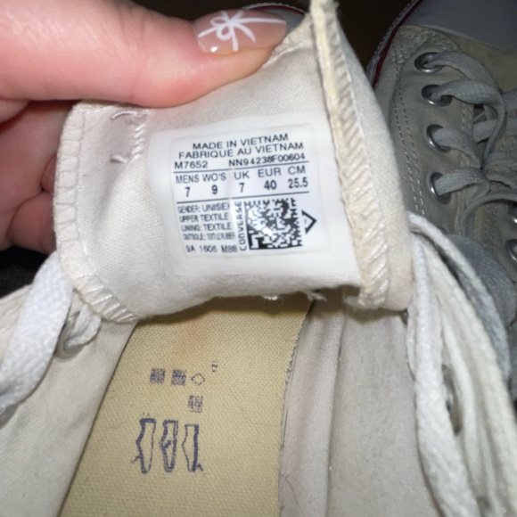 White converse - Picture 4 of 4